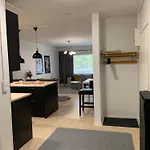 2br Apartment, Free Parking - Peikontie *