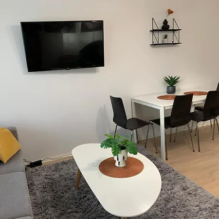 2br Apartment, Free Parking - Peikontie